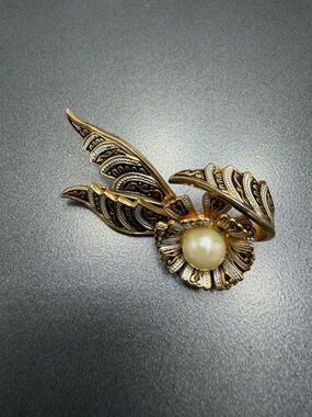 Vintage Spanish Damascene Floral brooch #5DA